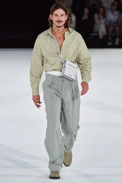 Look 25